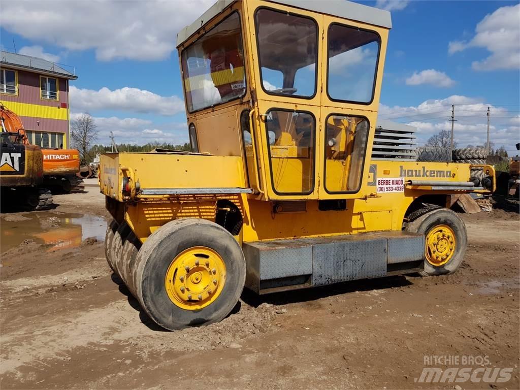 Bomag SGW-17 Пневматичні катки