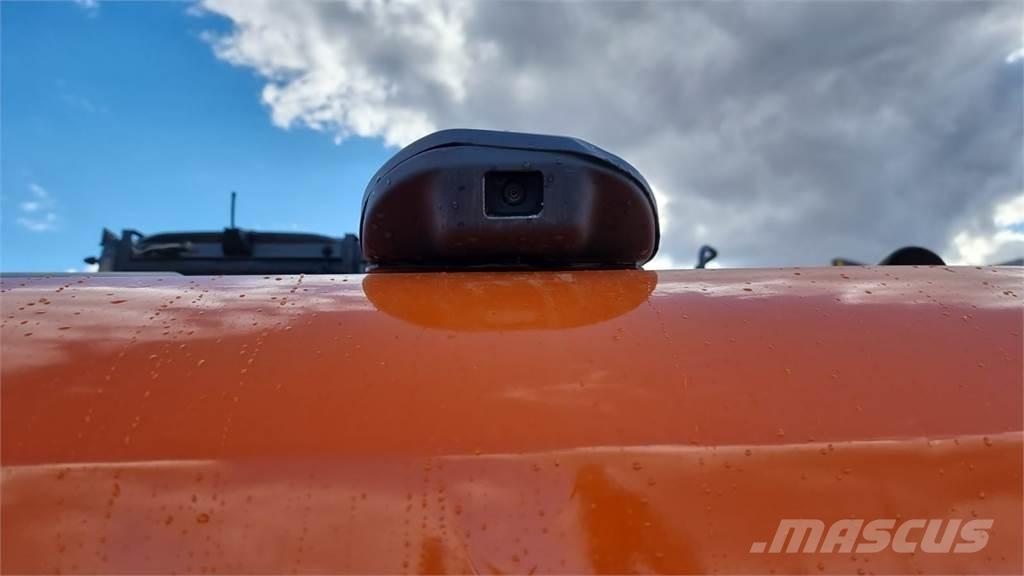 Hitachi ZX210LC-3 Гусеничні екскаватори