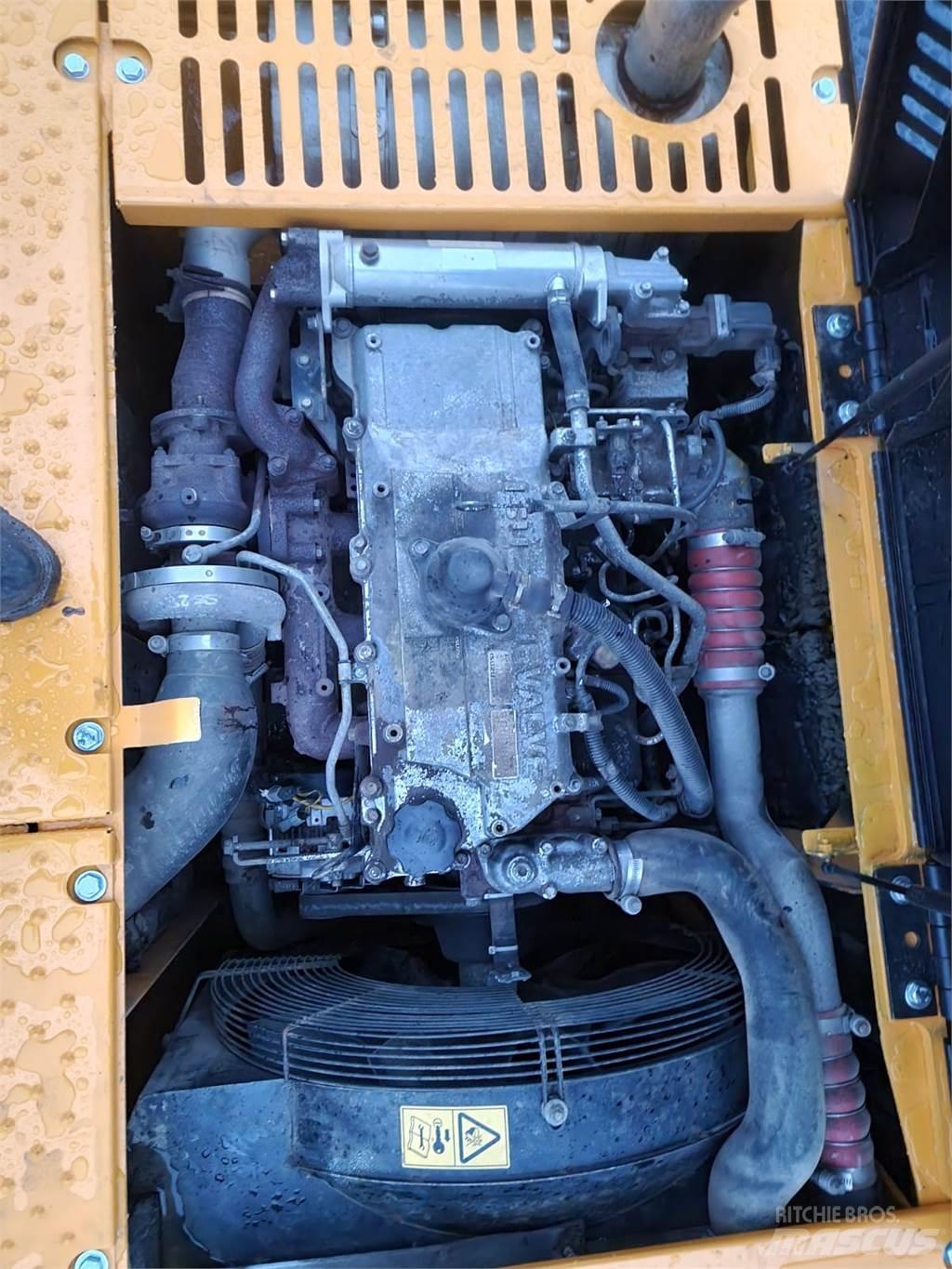 JCB JS220LC Гусеничні екскаватори