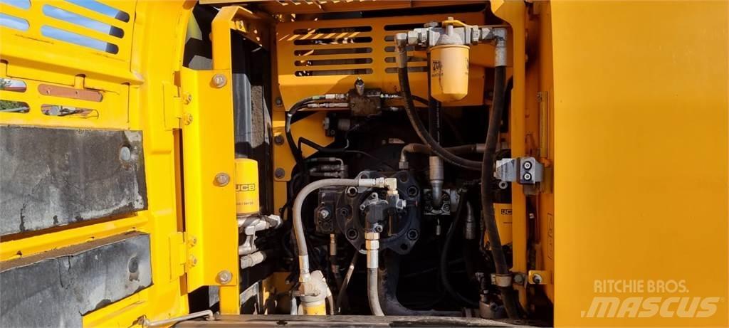 JCB JS220LC Plus + Гусеничні екскаватори
