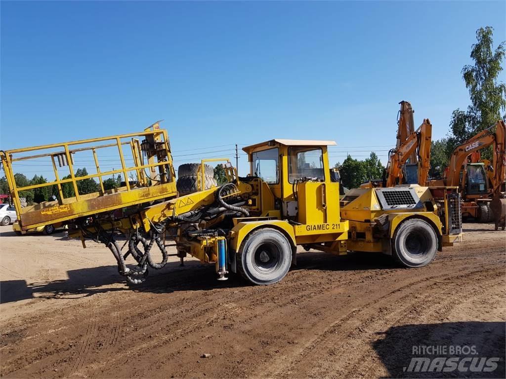 Kita UV211 SP25BG06 Фронтальні навантажувачі