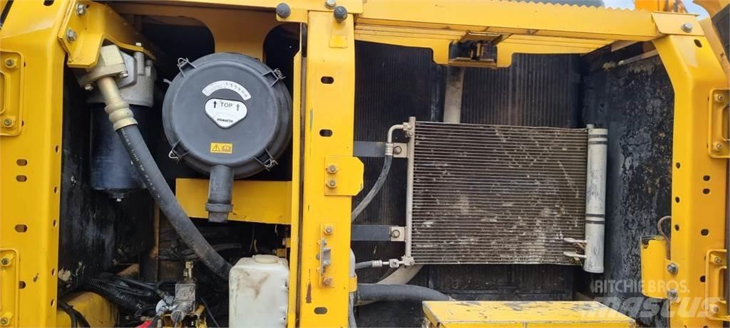 Komatsu PC210LC Гусеничні екскаватори