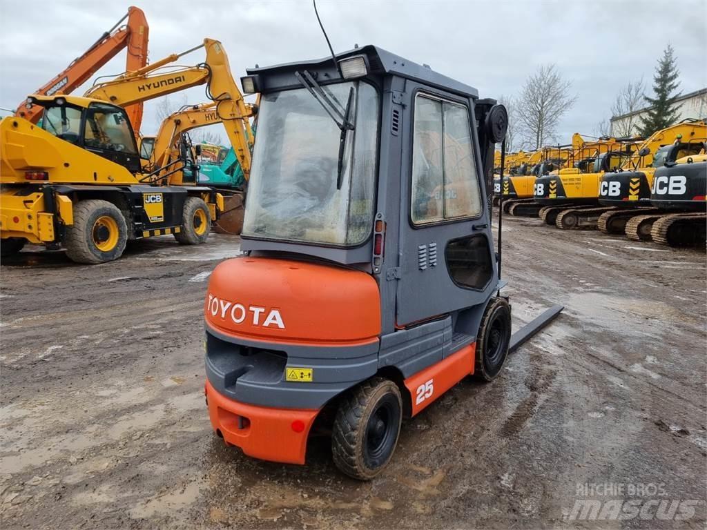 Toyota FD25 Дизельні навантажувачі