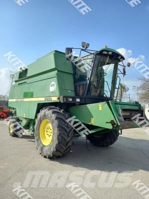 John Deere 2256 2WD Зернозбиральні комбайни
