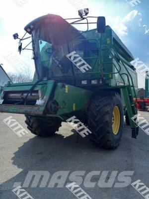 John Deere 2256 2WD Зернозбиральні комбайни