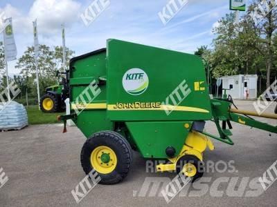 John Deere 568 Рулонні прес-підбирачі