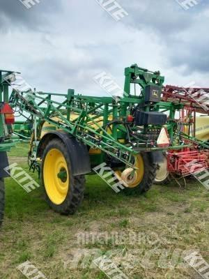 John Deere 732 Причіпні обприскувачі