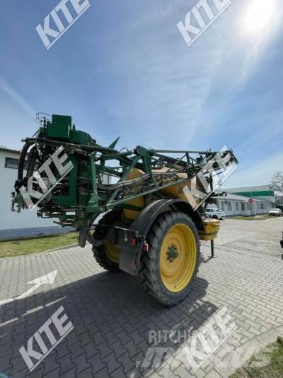 John Deere 832/18i Причіпні обприскувачі