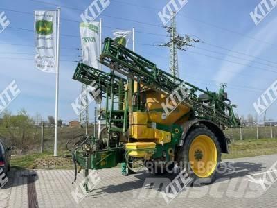 John Deere 832/18i Причіпні обприскувачі
