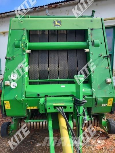 John Deere 852 Рулонні прес-підбирачі