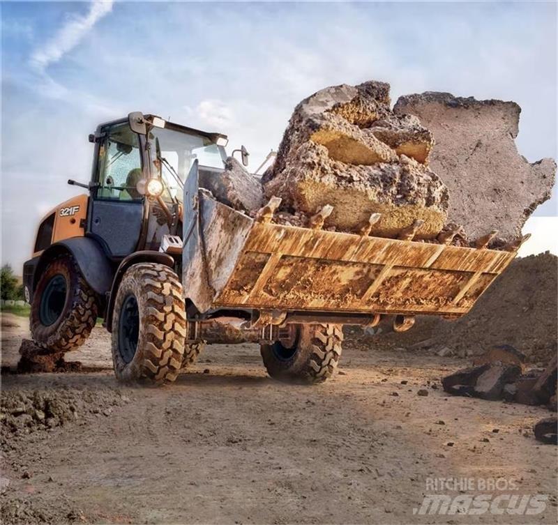 CASE 321F Фронтальні навантажувачі