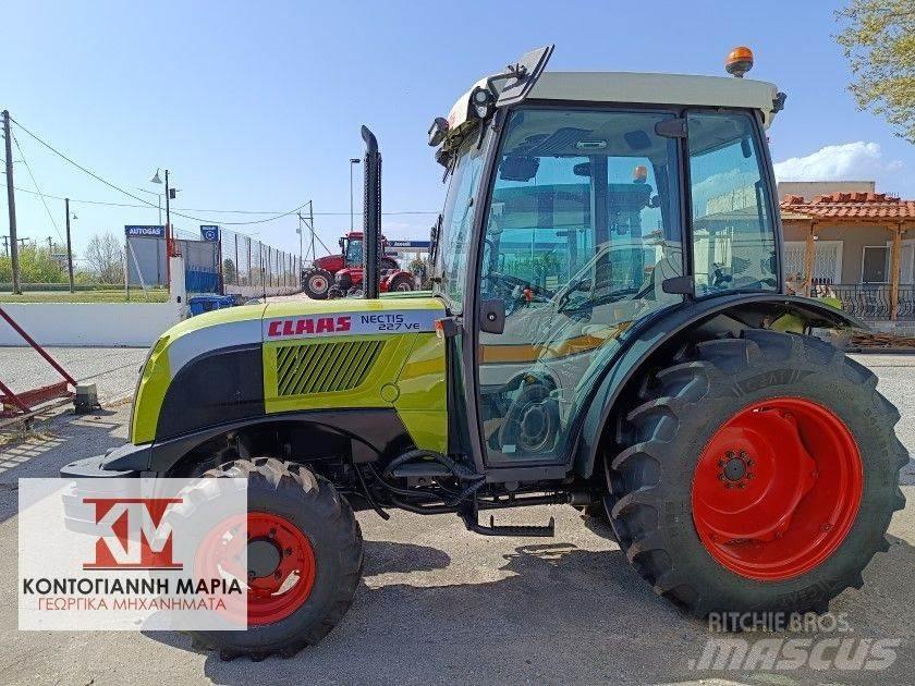 CLAAS NECTIS 227VE Трактори