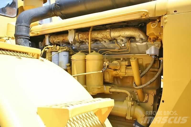 CAT 824B Колісні бульдозери