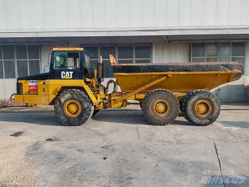 CAT D250E Зчленовані самоскиди