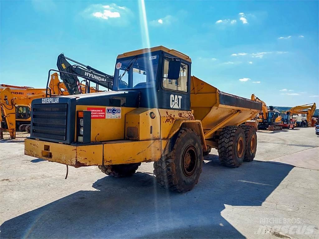 CAT D250E Зчленовані самоскиди