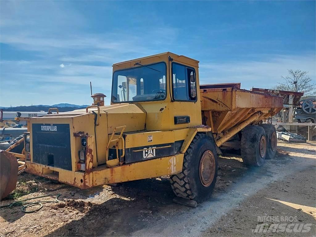CAT D300B Зчленовані самоскиди