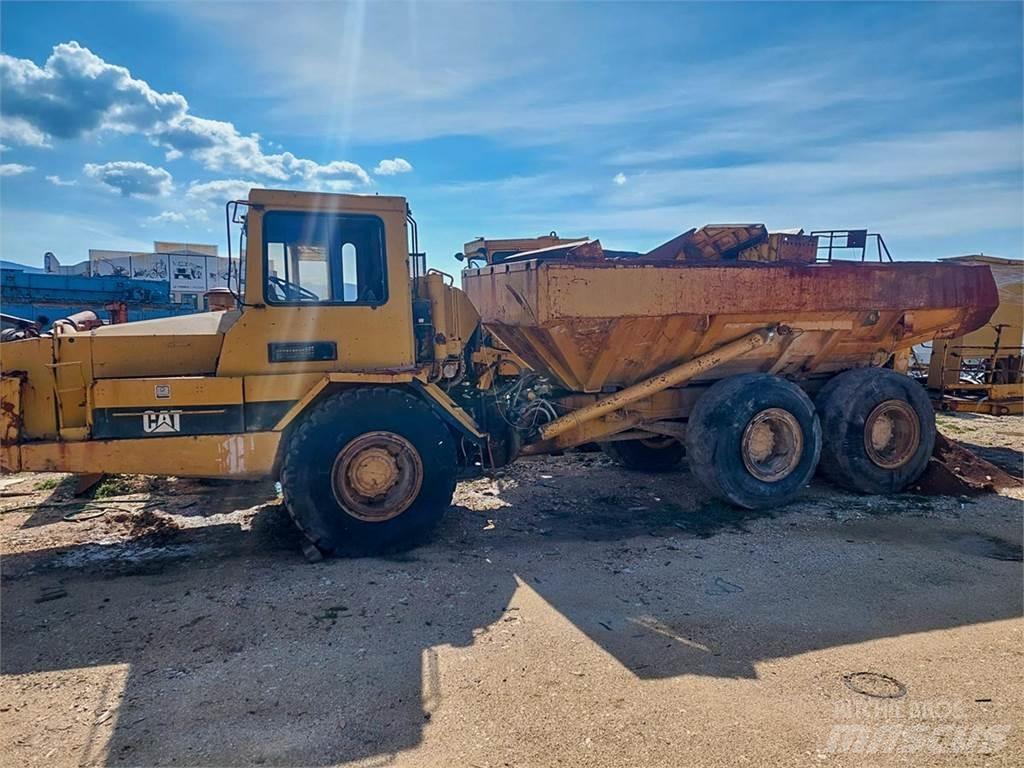 CAT D300B Зчленовані самоскиди