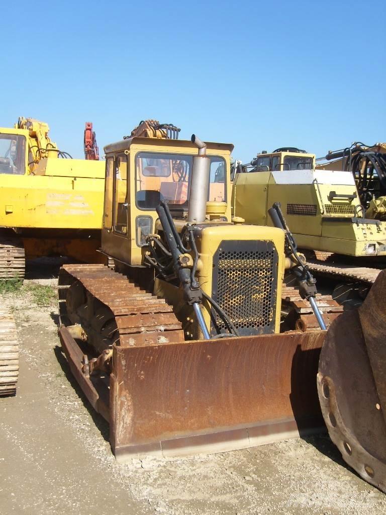 CAT D4 Гусеничні бульдозери