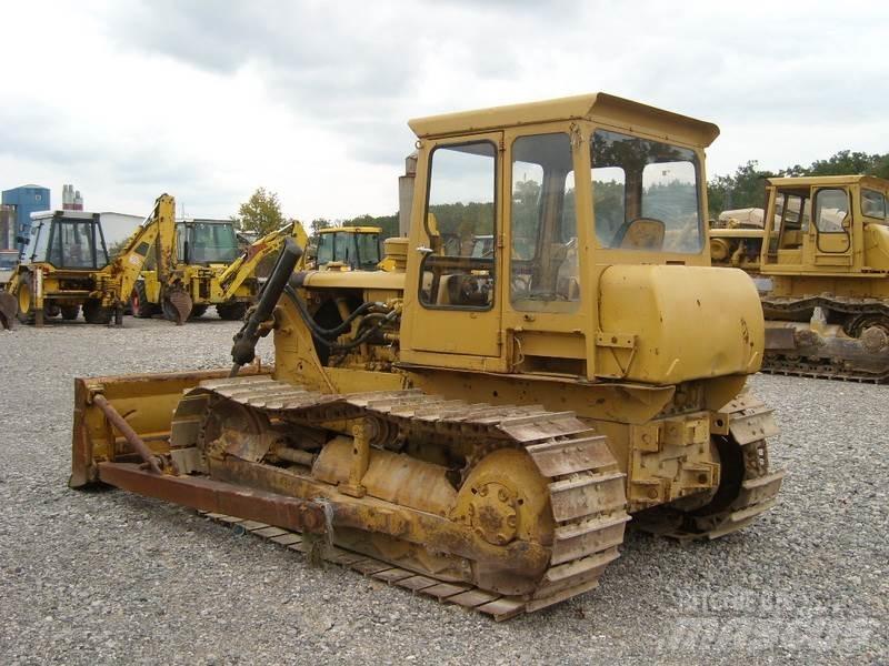 CAT D4 Гусеничні бульдозери