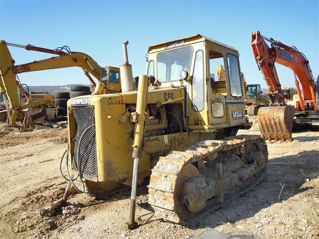 CAT D5B Гусеничні бульдозери