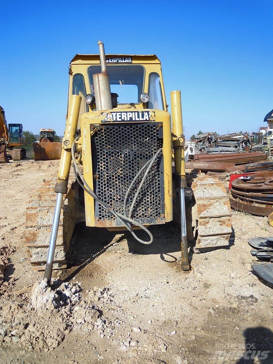 CAT D5B Гусеничні бульдозери