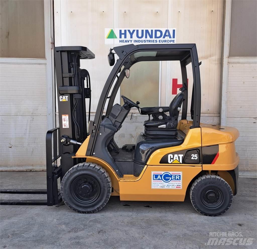 CAT DP25N Дизельні навантажувачі