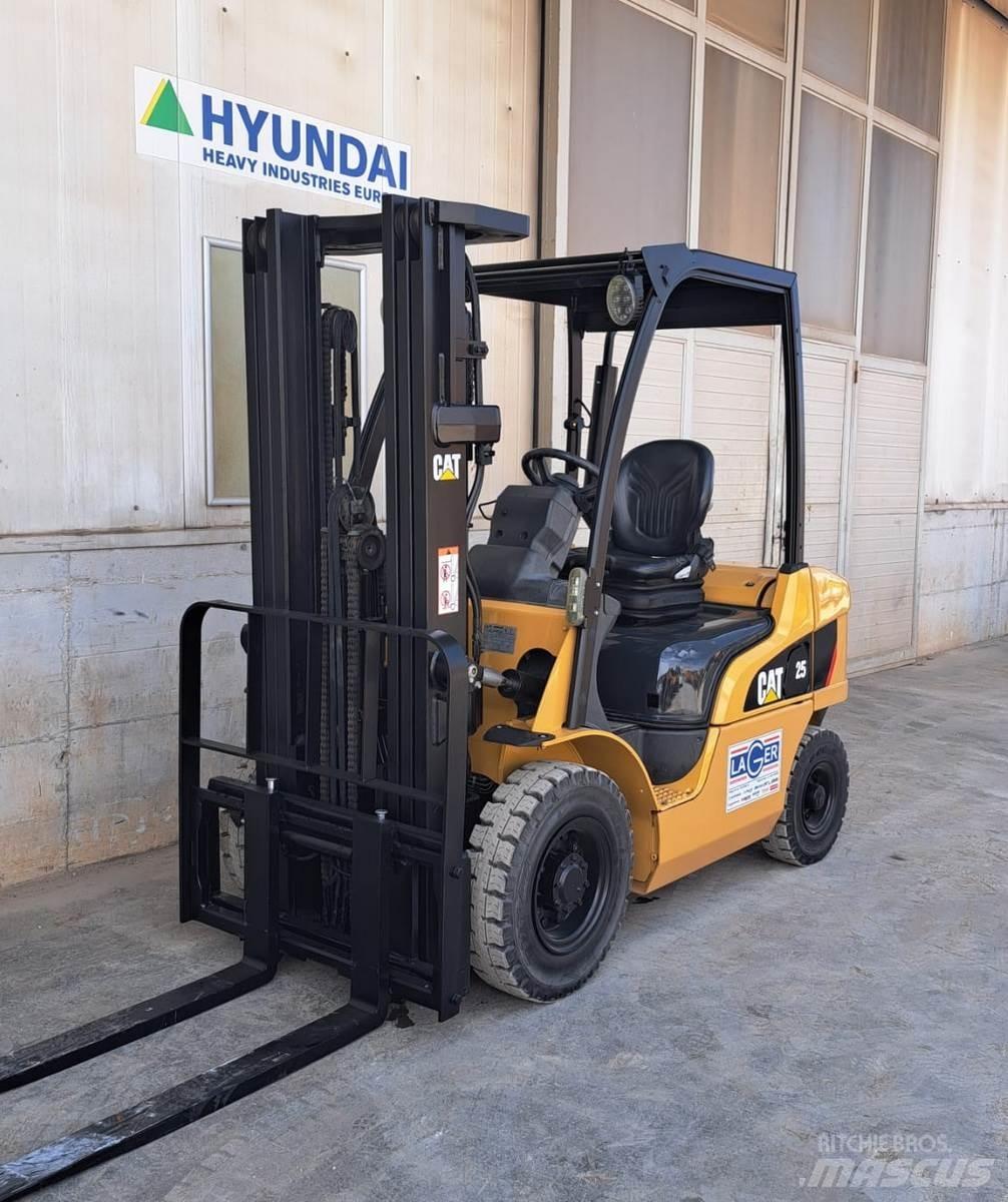 CAT DP25N Дизельні навантажувачі