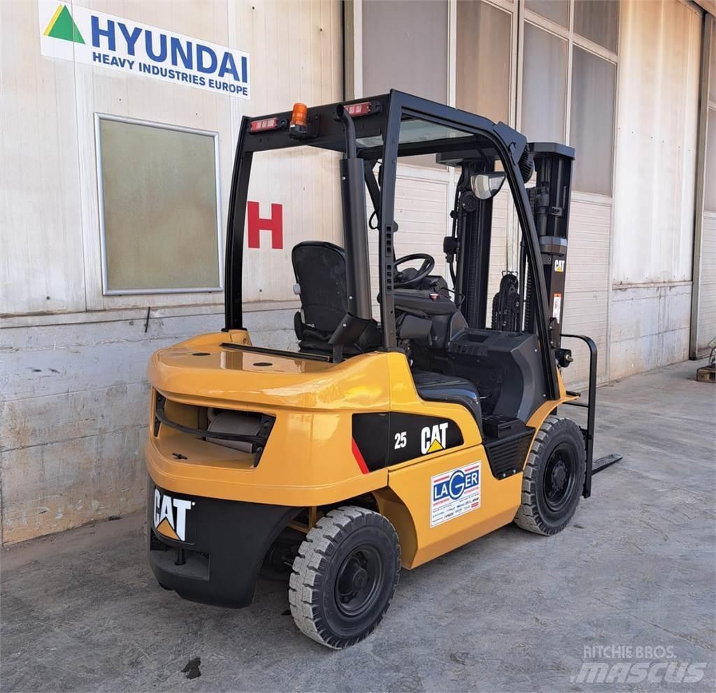 CAT DP25N Дизельні навантажувачі