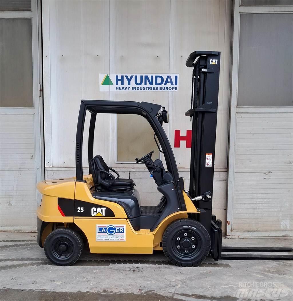 CAT DP25N Дизельні навантажувачі