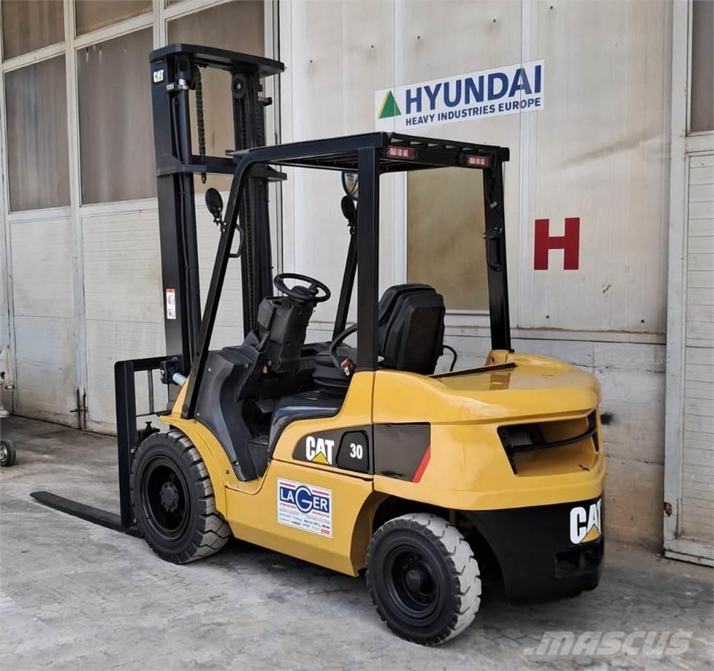 CAT DP30NT Дизельні навантажувачі