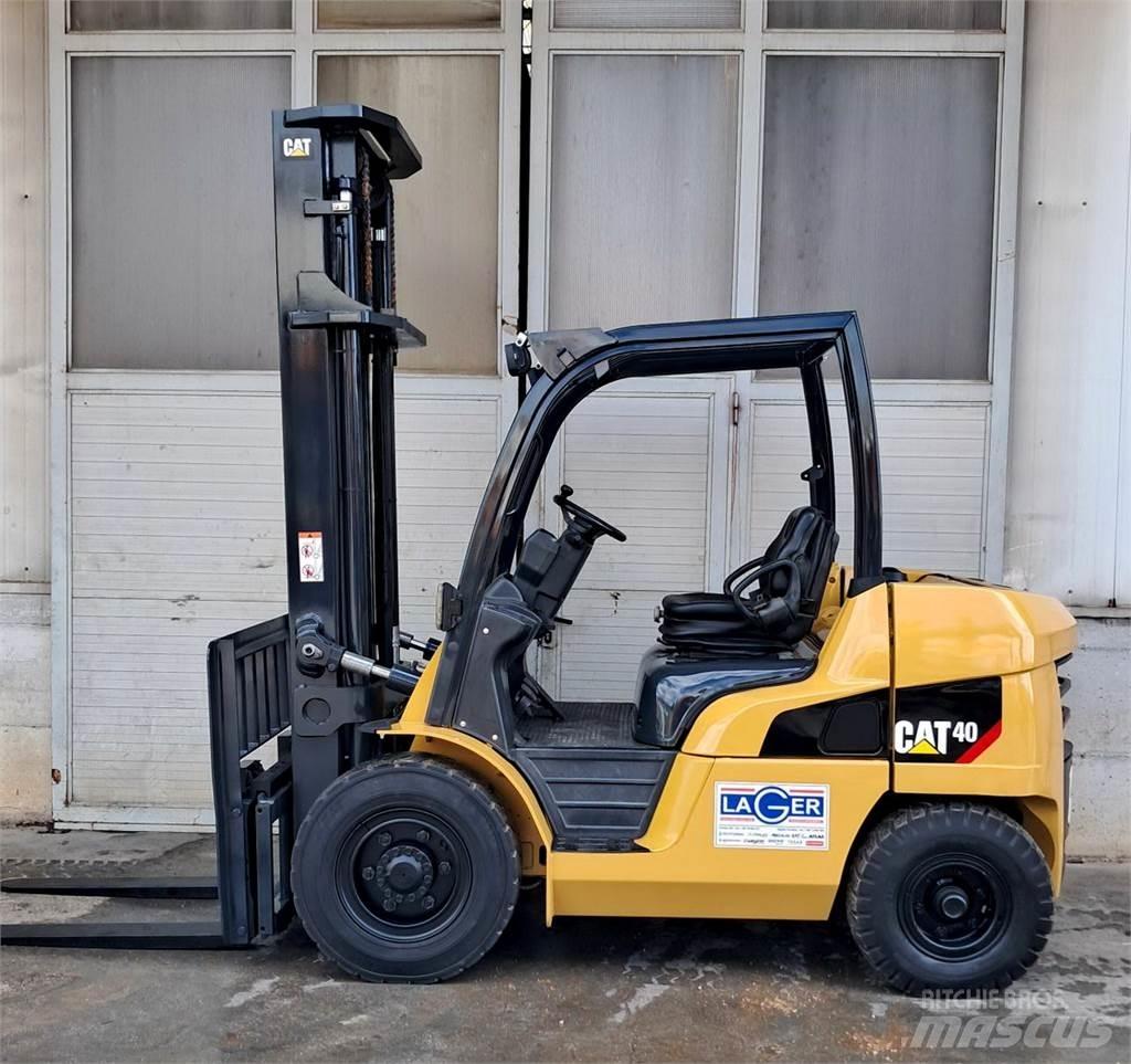 CAT DP40NT Дизельні навантажувачі