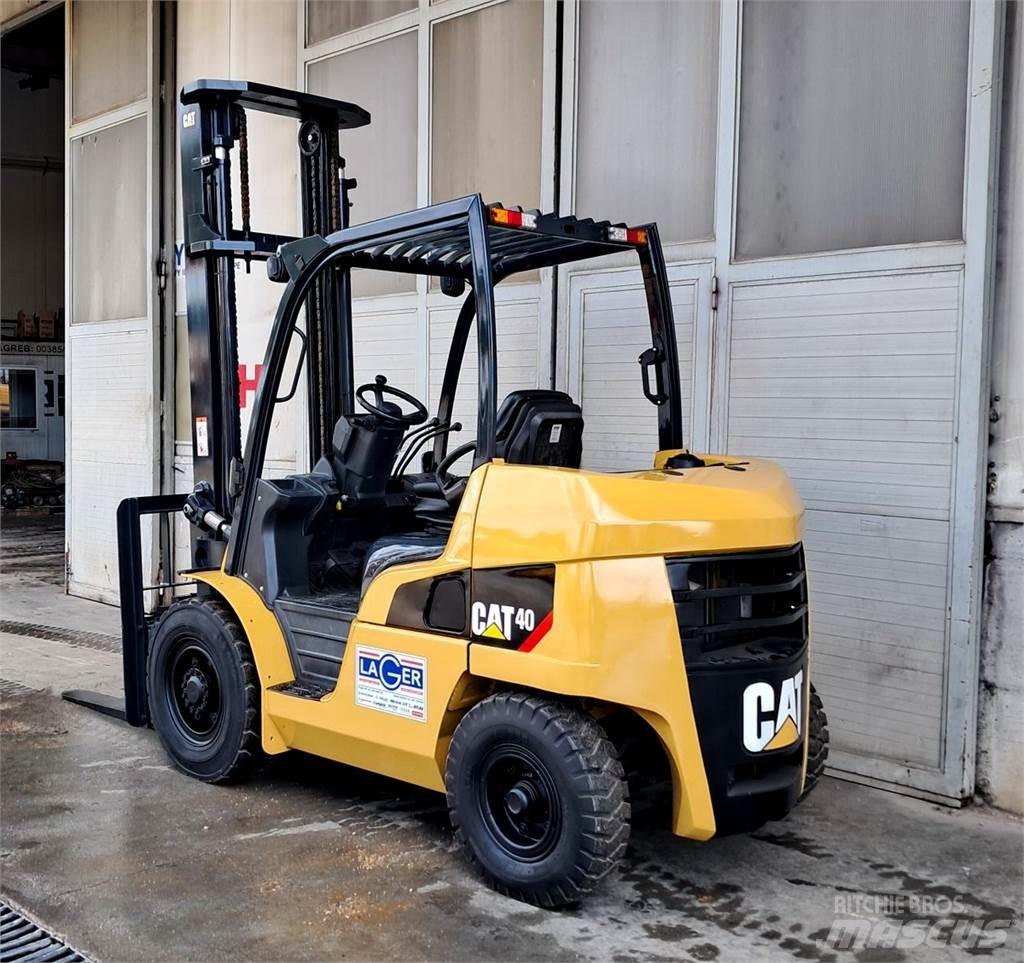 CAT DP40NT Дизельні навантажувачі