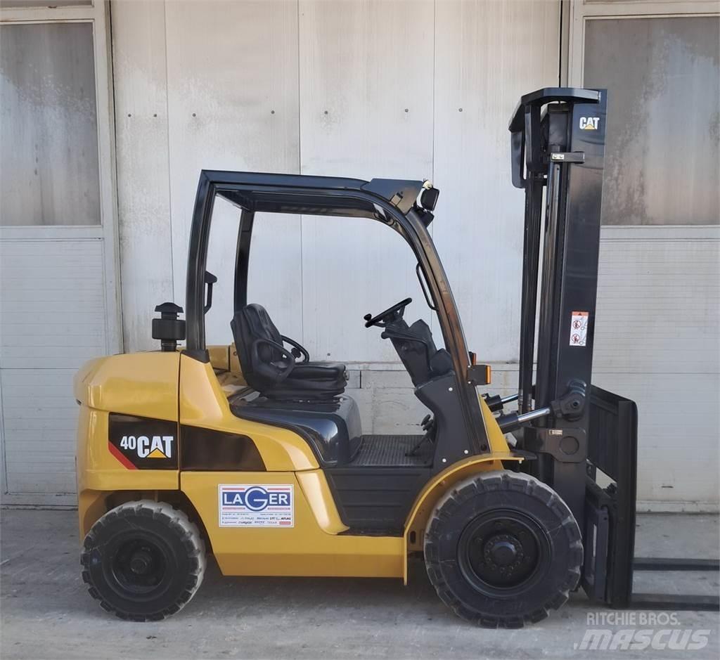 CAT DP40NT Дизельні навантажувачі