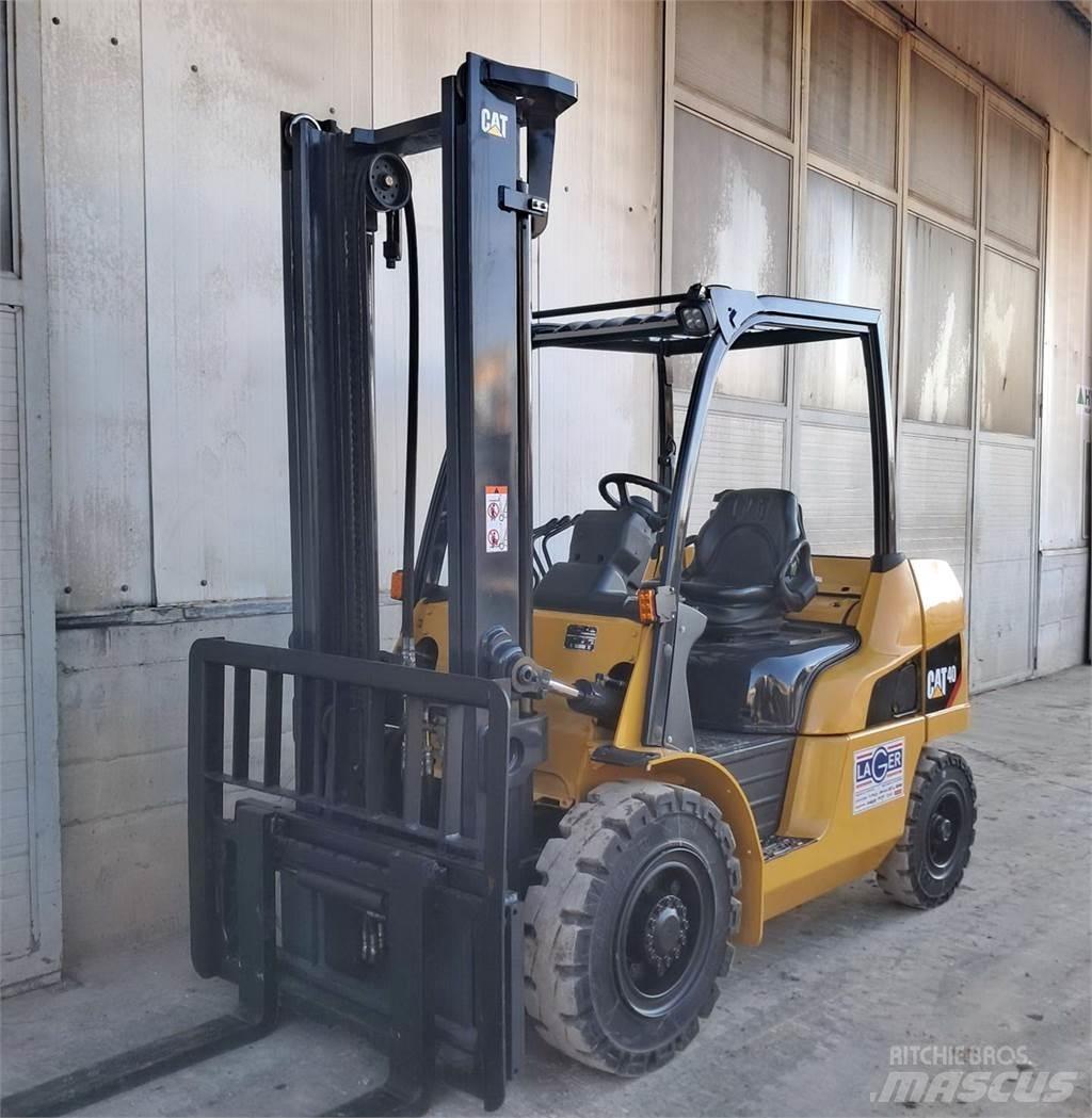 CAT DP40NT Дизельні навантажувачі