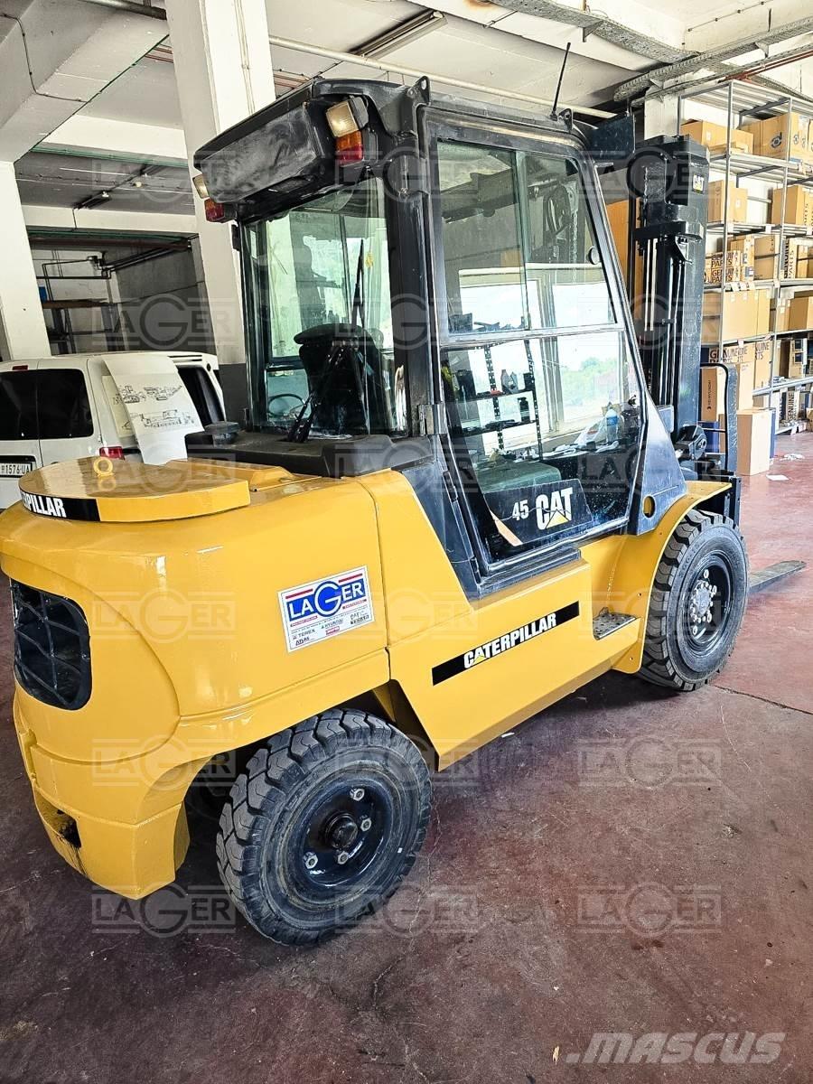 CAT DP45K Дизельні навантажувачі