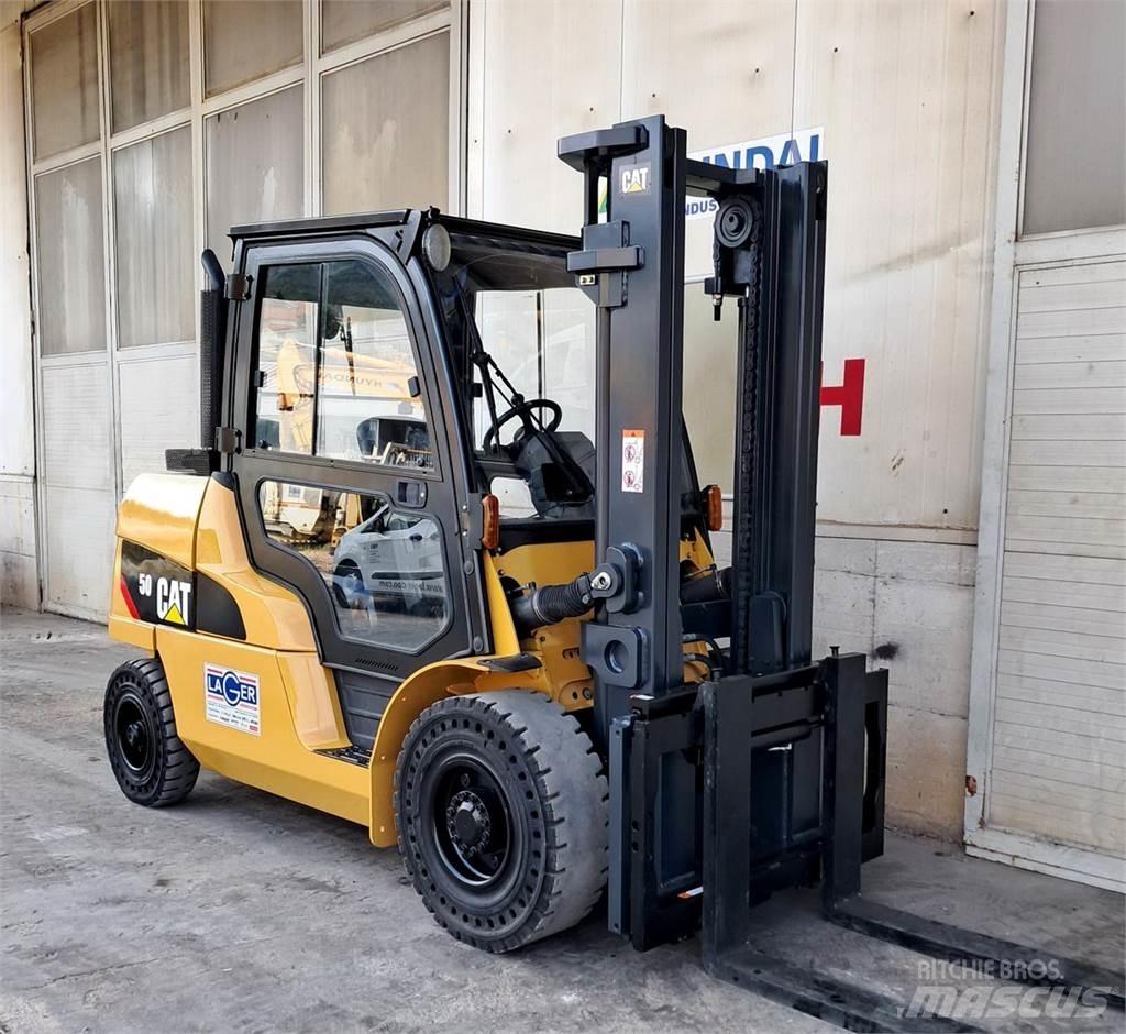 CAT DP50N Дизельні навантажувачі