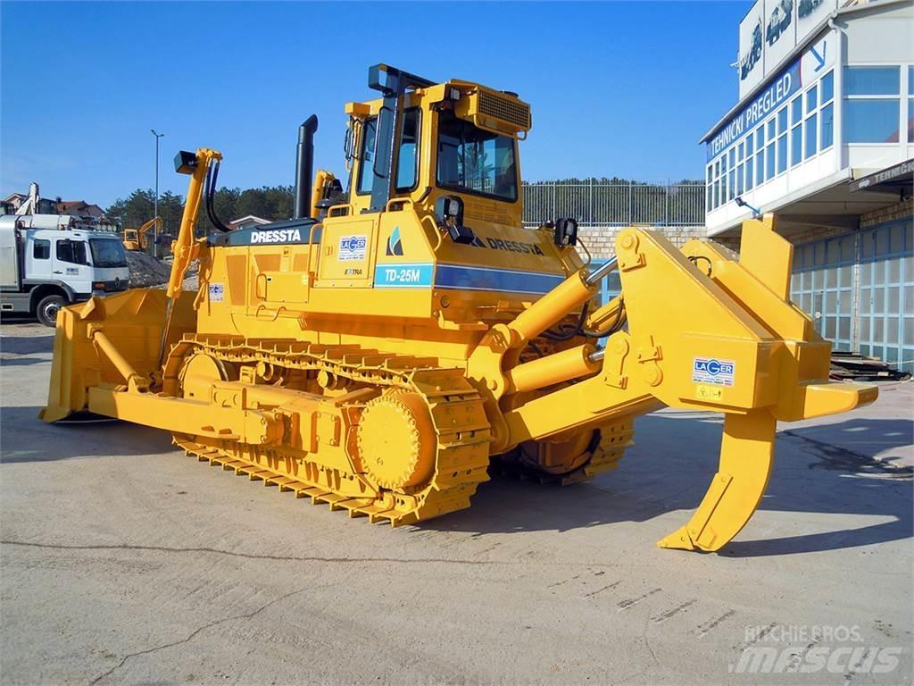 Dressta TD-25M Гусеничні бульдозери