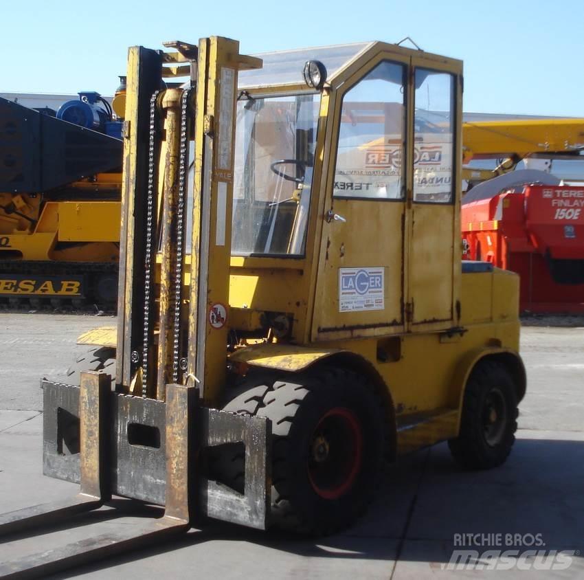 Fenwick DBPJ-405  92 Дизельні навантажувачі