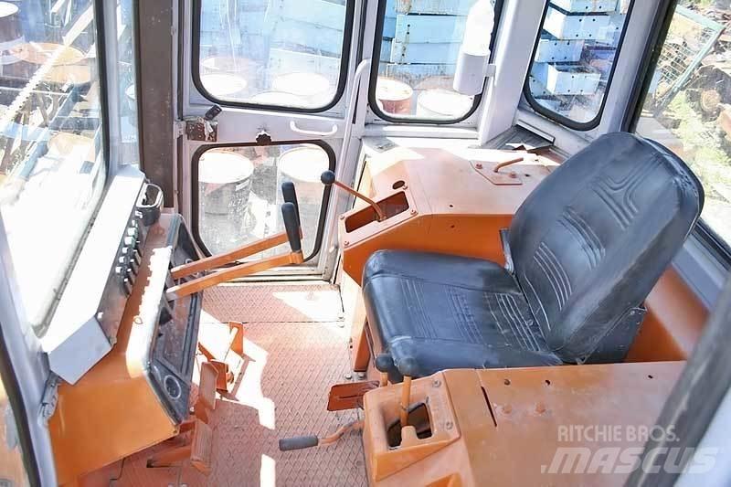 Fiat-Hitachi FD 20 Гусеничні бульдозери