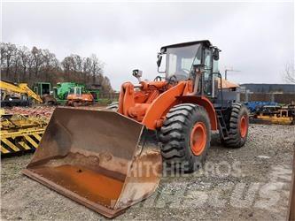 Hitachi ZW220 Фронтальні навантажувачі