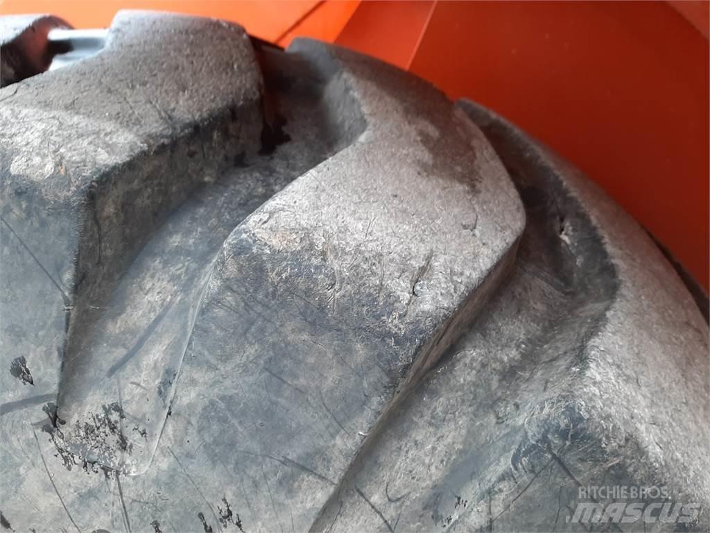 Hitachi ZW220 Фронтальні навантажувачі