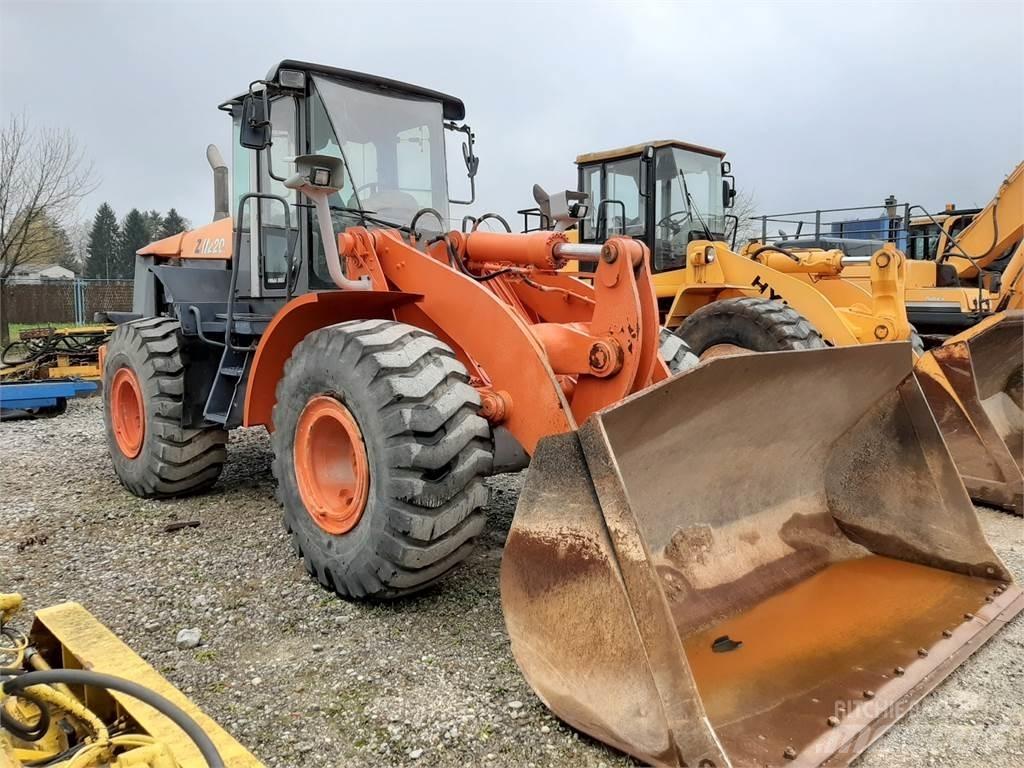 Hitachi ZW220 Фронтальні навантажувачі