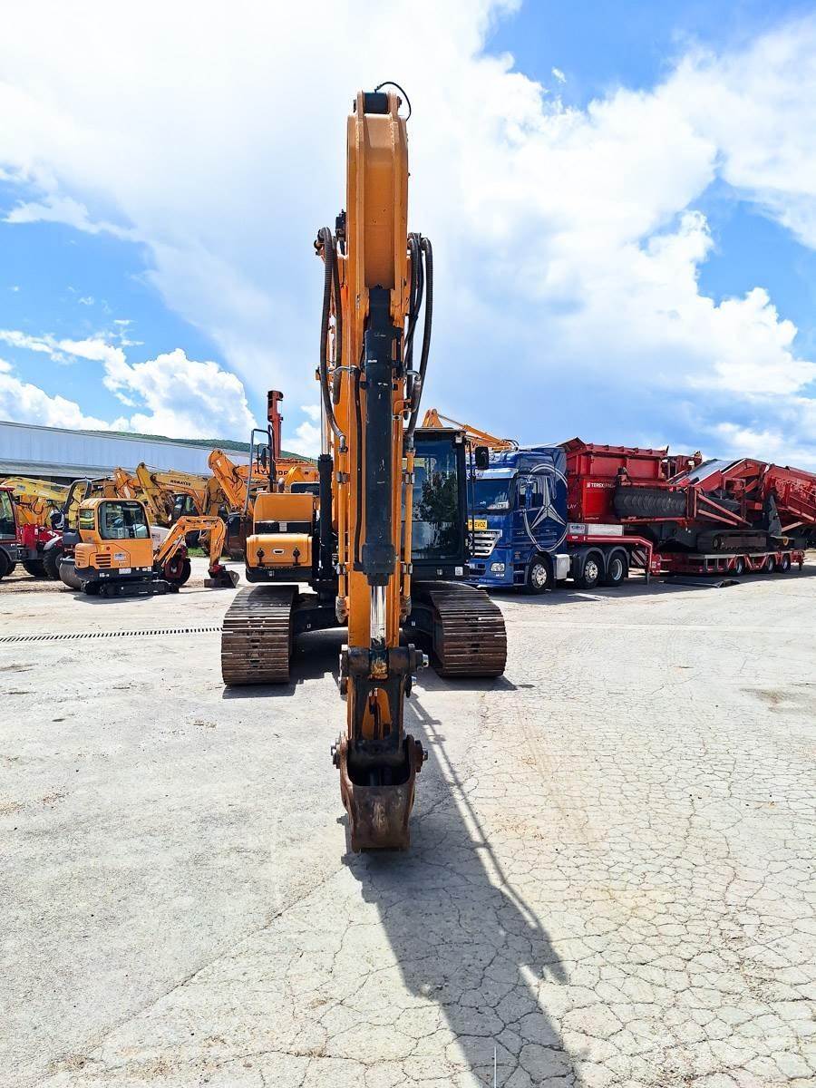 Hyundai HX220L Гусеничні екскаватори