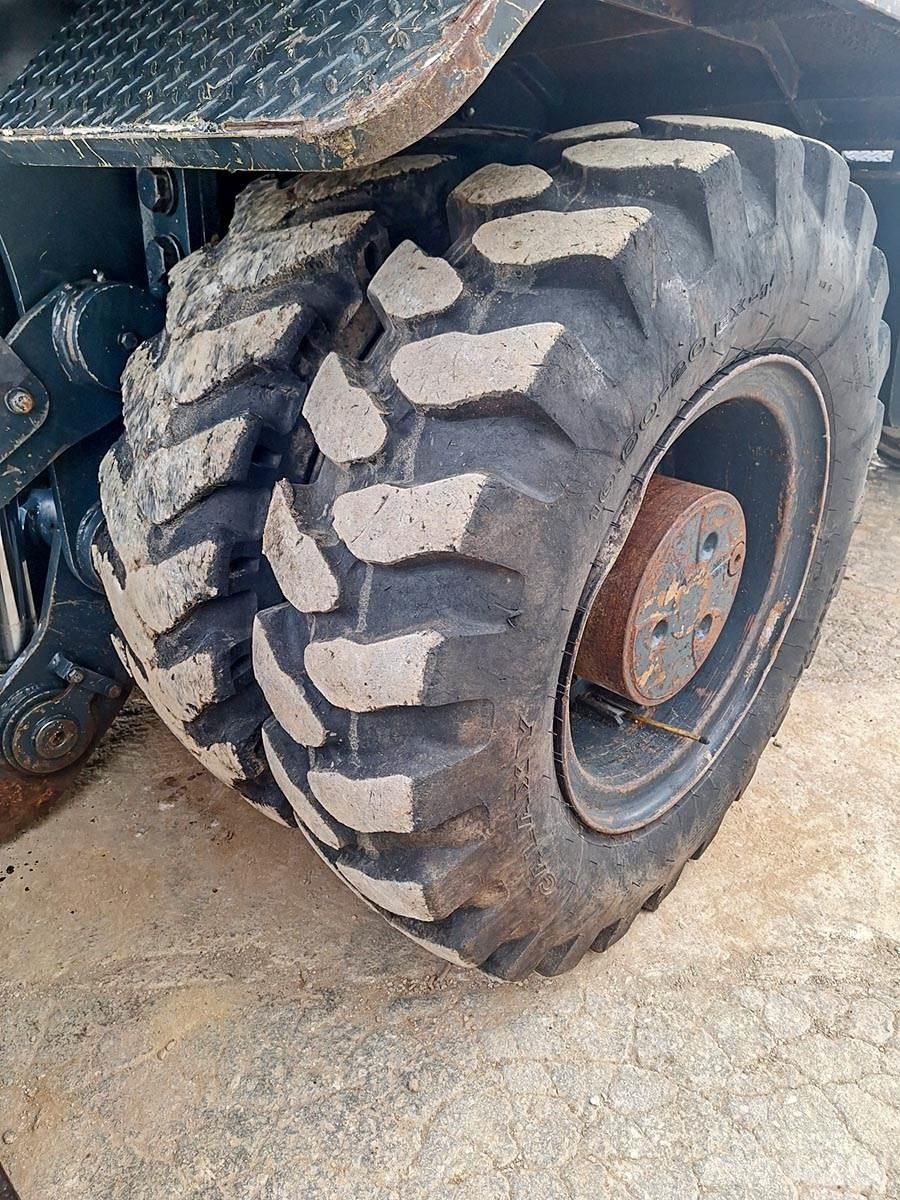 Hyundai R210W-9 Колісні екскаватори