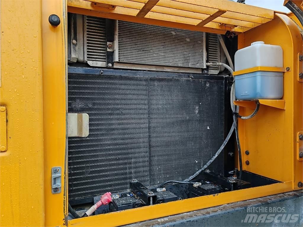 Hyundai R250NLC-7A Гусеничні екскаватори