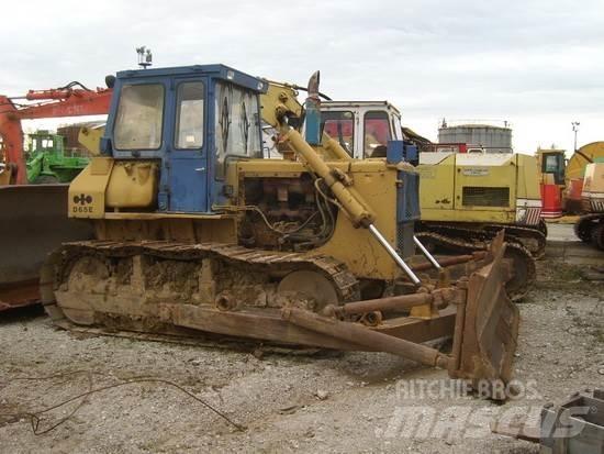 Komatsu D65E-8 Гусеничні бульдозери