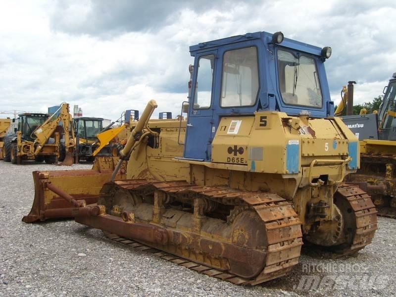 Komatsu D65E-8 Гусеничні бульдозери