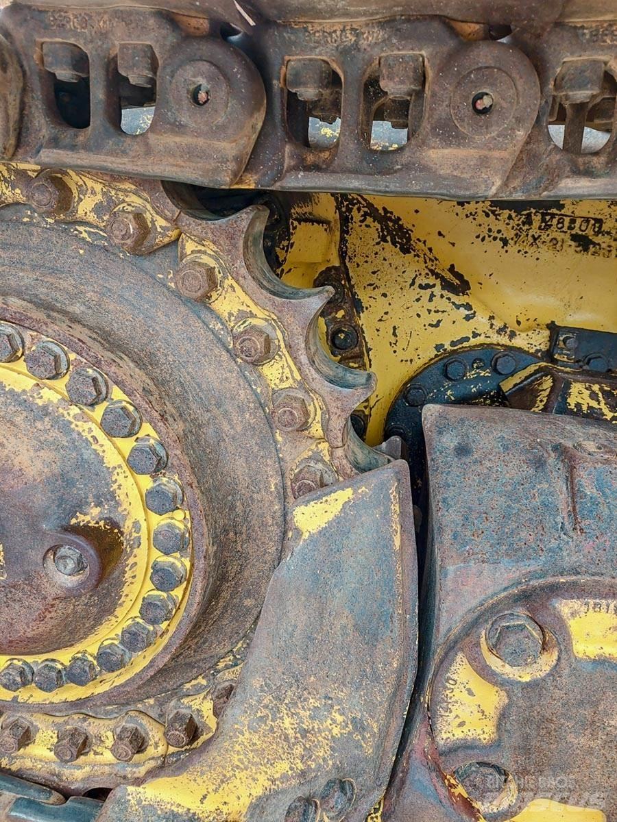 Komatsu D65PX-17 Гусеничні бульдозери