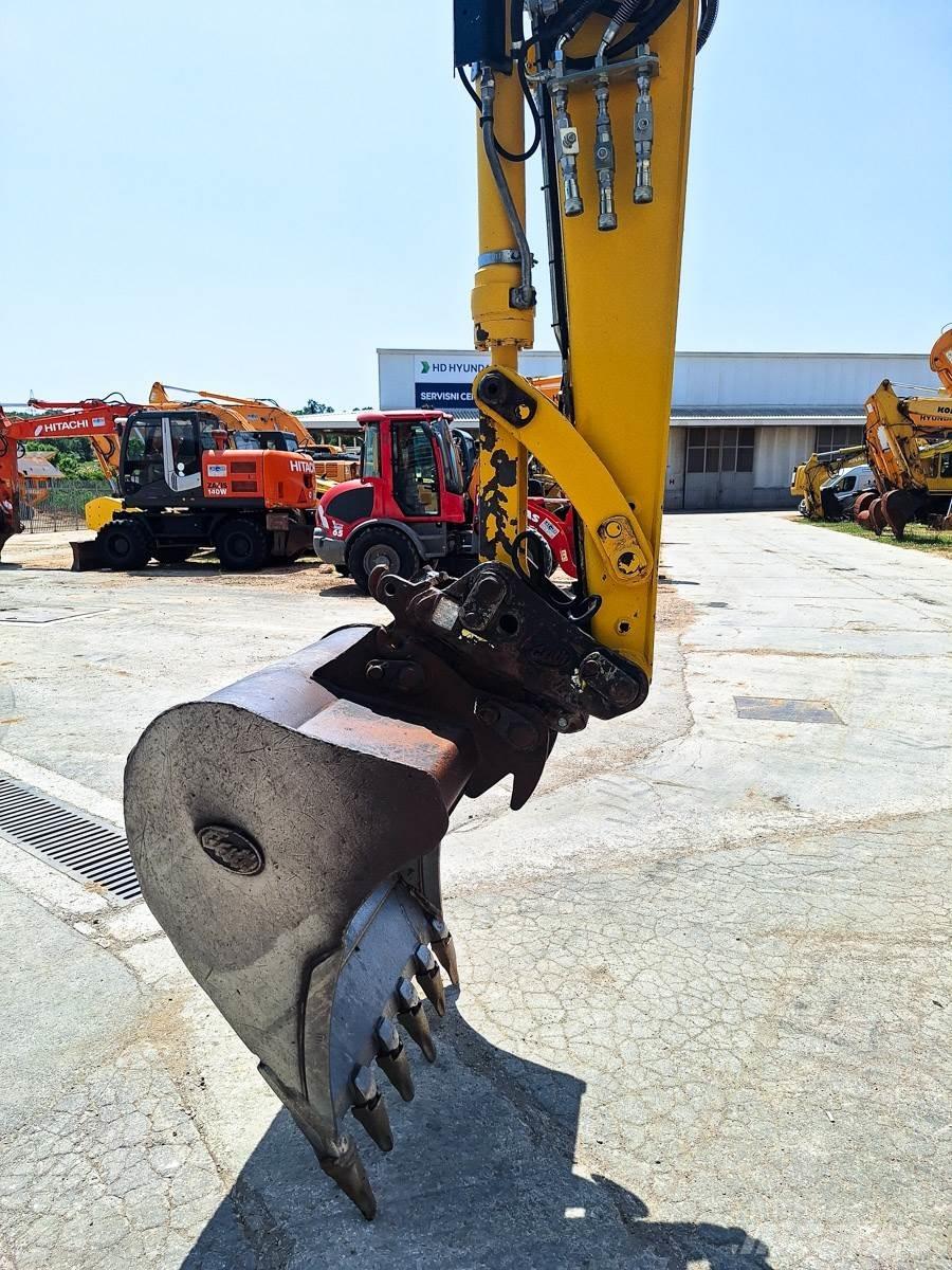 Komatsu PW118MR-8 Колісні екскаватори
