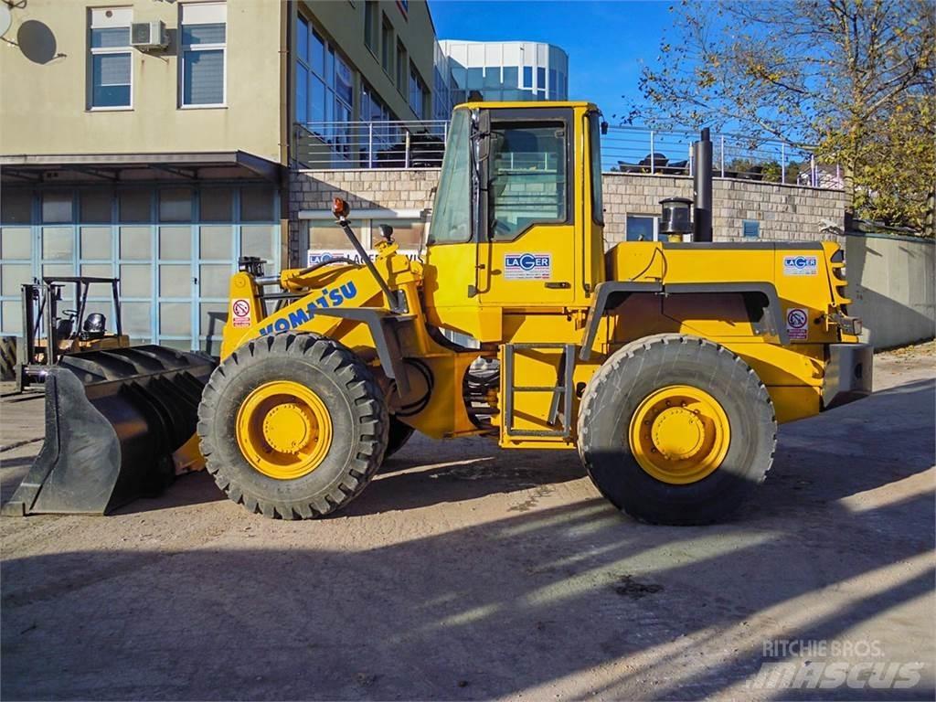 Komatsu WA270 Фронтальні навантажувачі